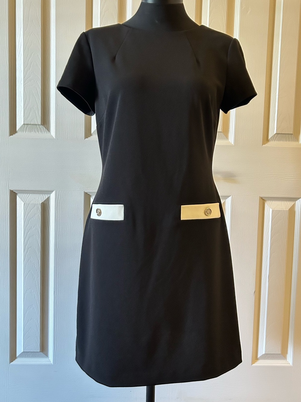 Tommy Hilfiger Black Short-Sleeve Shift Dress White Pocket Accents. Size 8. NWTG